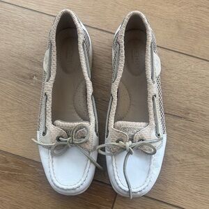 Sperry Women's White and Beige Leather Boat Shoes Slip on Top Sider Size 7.5
